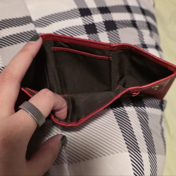 Red Wallet - Picture 4 of 5